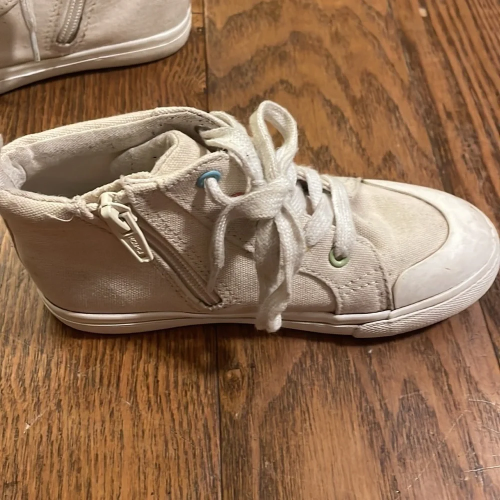 EUC Girls High Top Sneakers